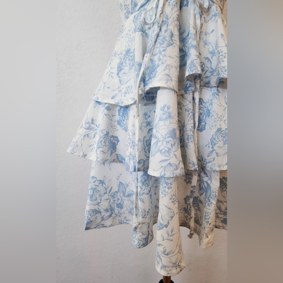 ANTHROPOLOGIE • White Linen Blue
Floral Toile Granny Cottage sz Med - Picture 6 of 8